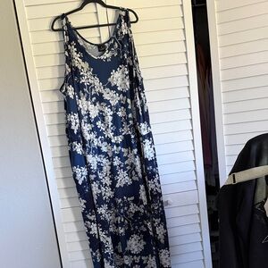 Navy Floral Sleeveless Maxi Dress